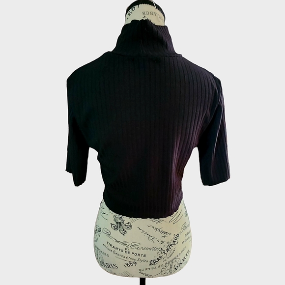 NWOT Pretty Little Thing Black Turtle Neck Short Sleeve Crop Top Size 8 - Picture 2 of 3